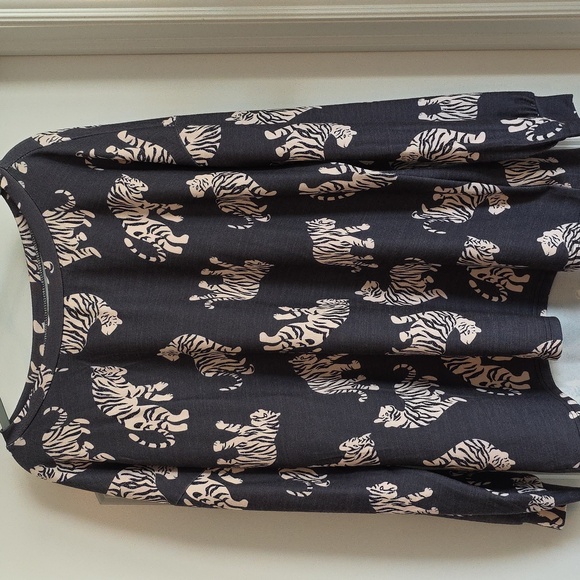 NWOT XL Boutique Women's Tiger Print Sweatshirt - Black and Cream - Picture 5 of 8